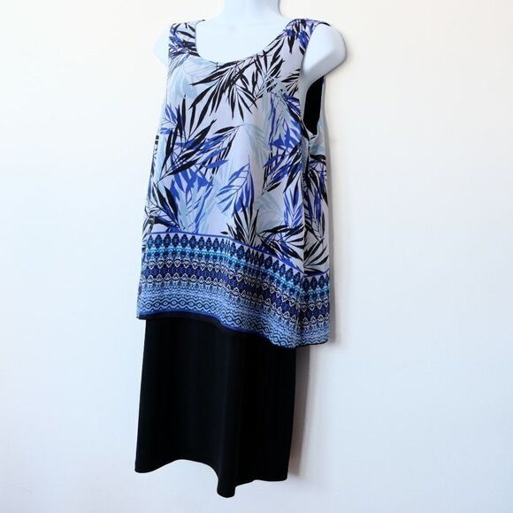 Tradition Sleeveless Dress   - Picture 2 of 11